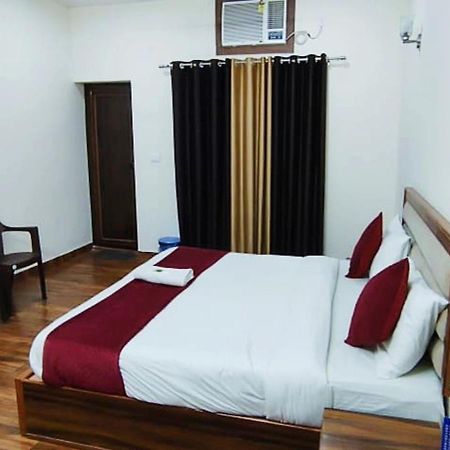 Luxury Rooms In Safdarjung Enclave Near Aiims & Safdarjung Hospital Neu-Delhi Exterior foto