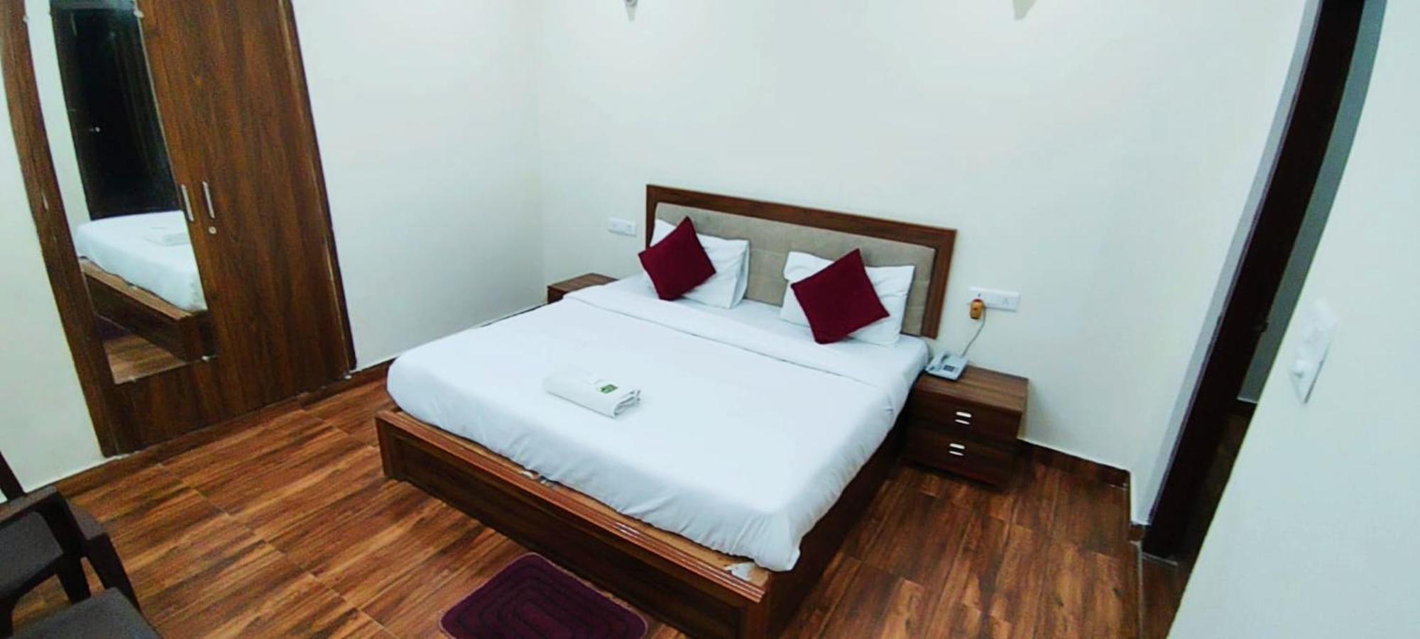 Luxury Rooms In Safdarjung Enclave Near Aiims & Safdarjung Hospital Neu-Delhi Exterior foto