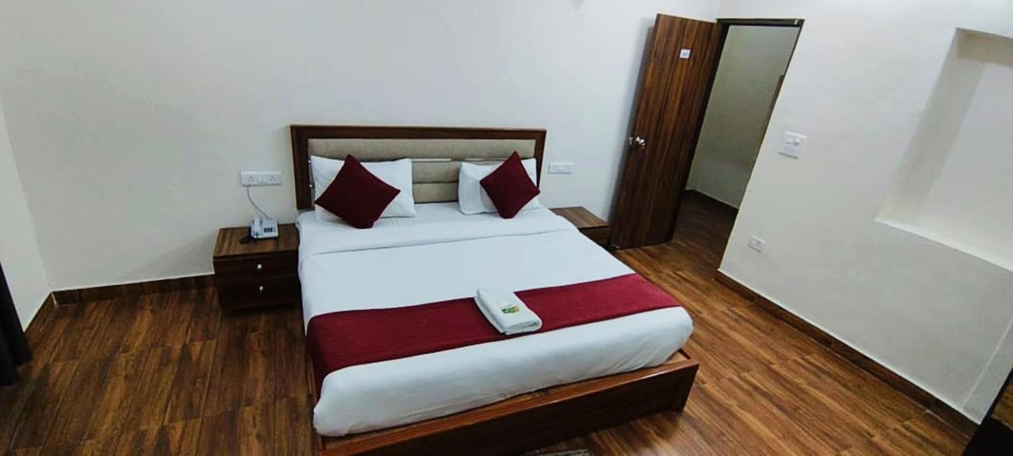 Luxury Rooms In Safdarjung Enclave Near Aiims & Safdarjung Hospital Neu-Delhi Exterior foto