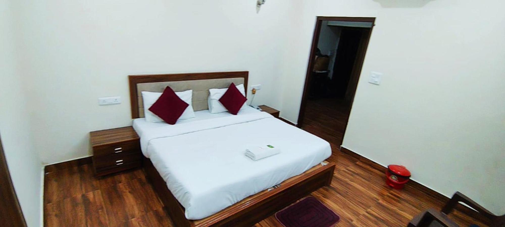Luxury Rooms In Safdarjung Enclave Near Aiims & Safdarjung Hospital Neu-Delhi Exterior foto